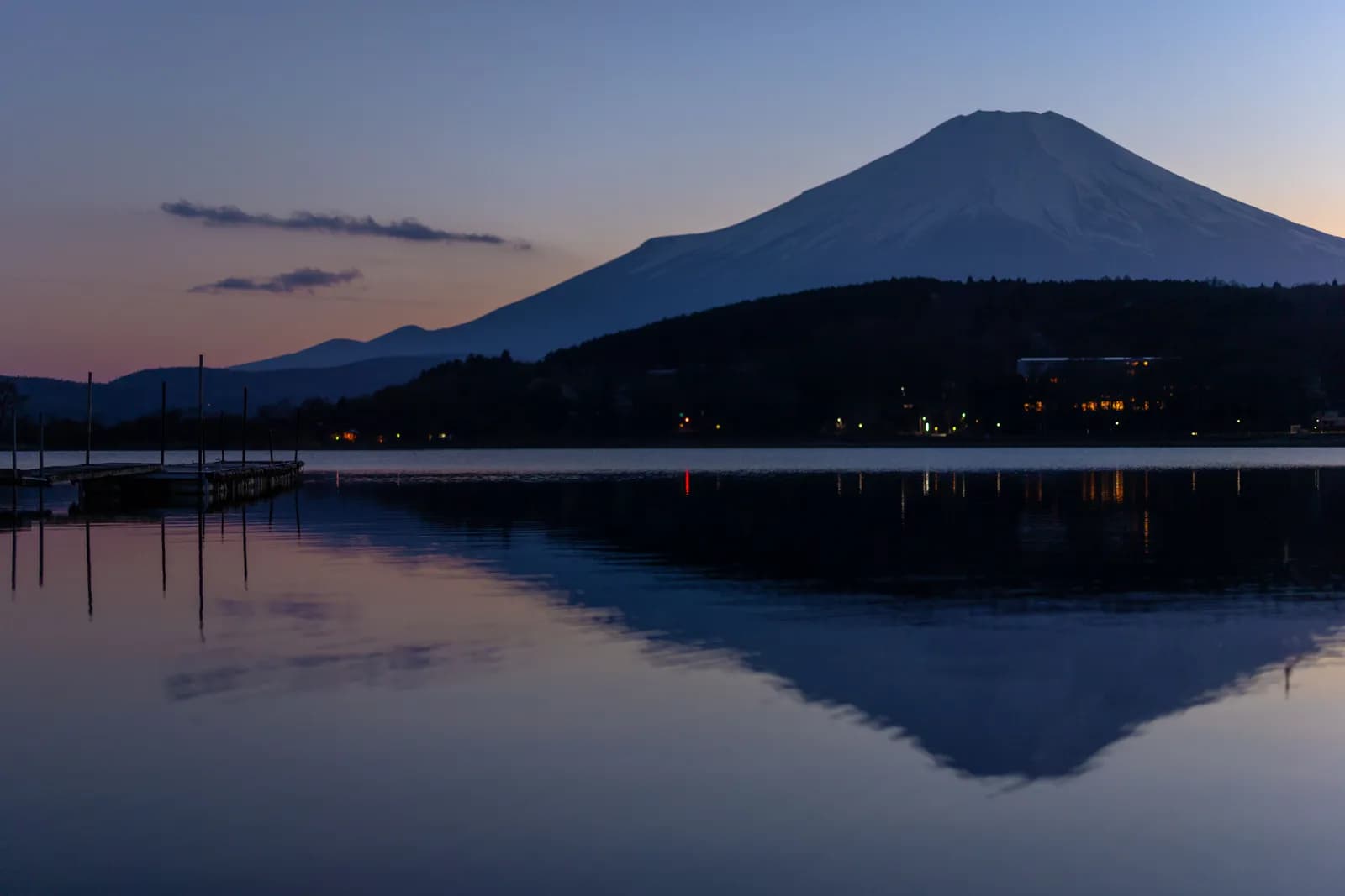 Mount fuji at sunrise with reflection on lake yamanaka in japan landscape