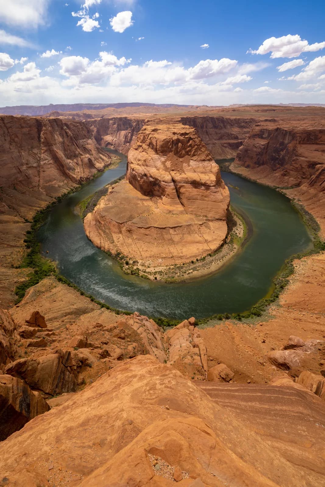 Horseshoe bend scenic overlook of colorado river in arizona desert landscape
